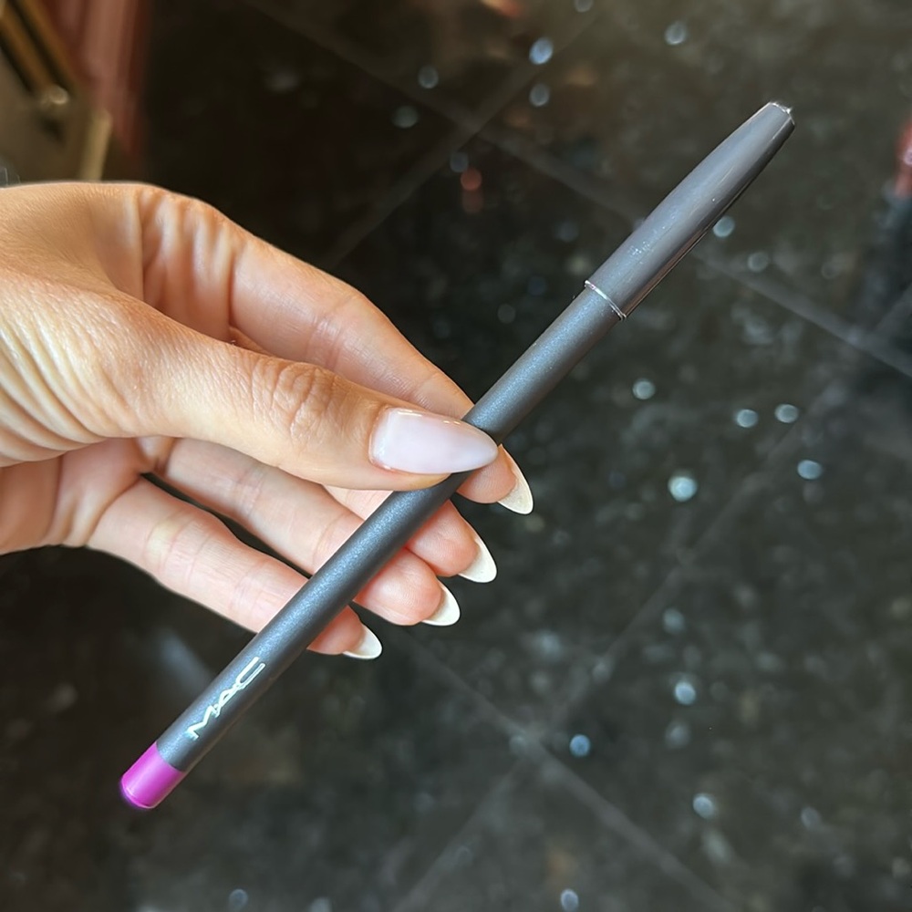 Max Lip Pencil in Magenta